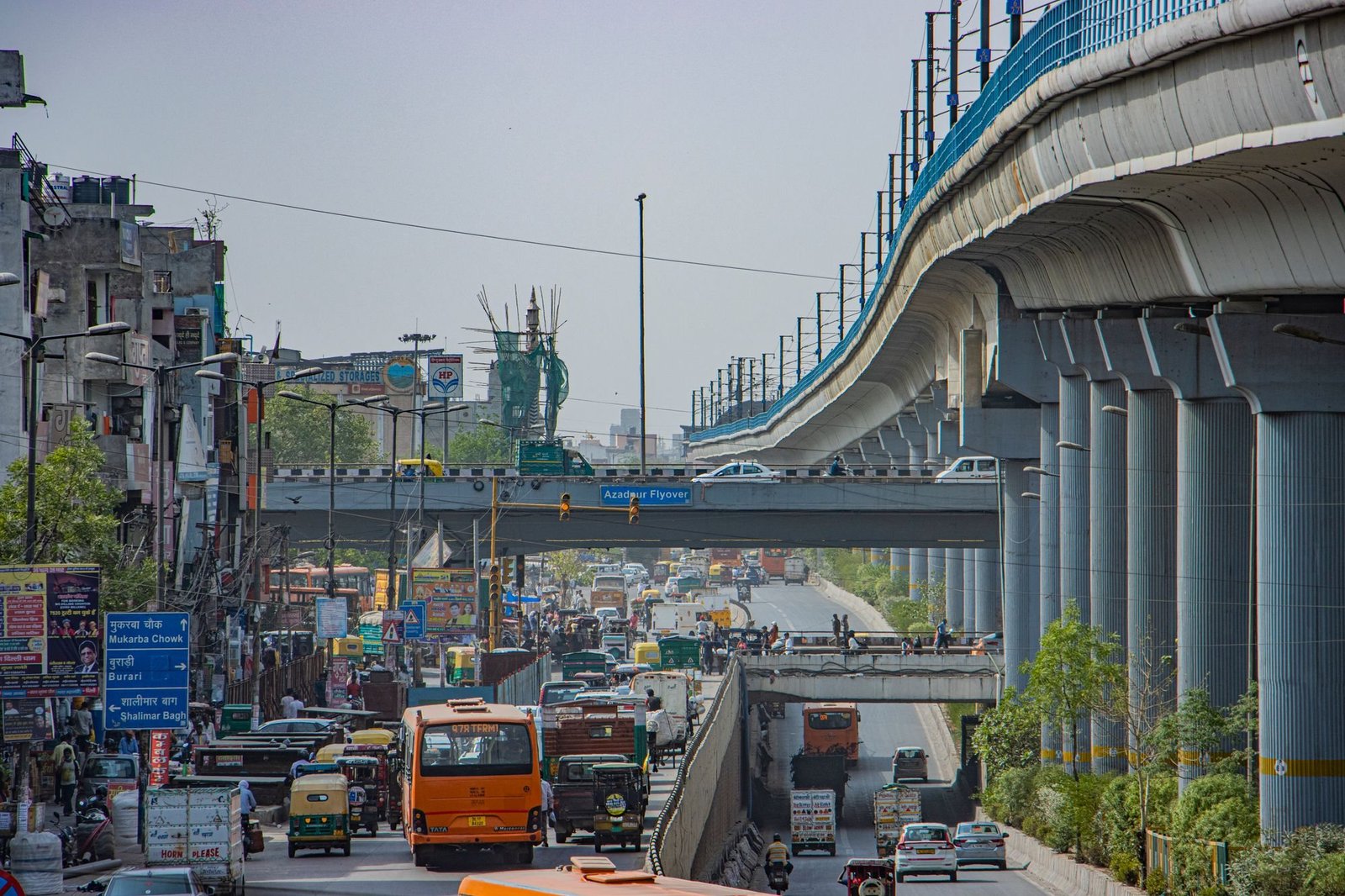 Elevated metro corridor and flyover over a busy Indian road